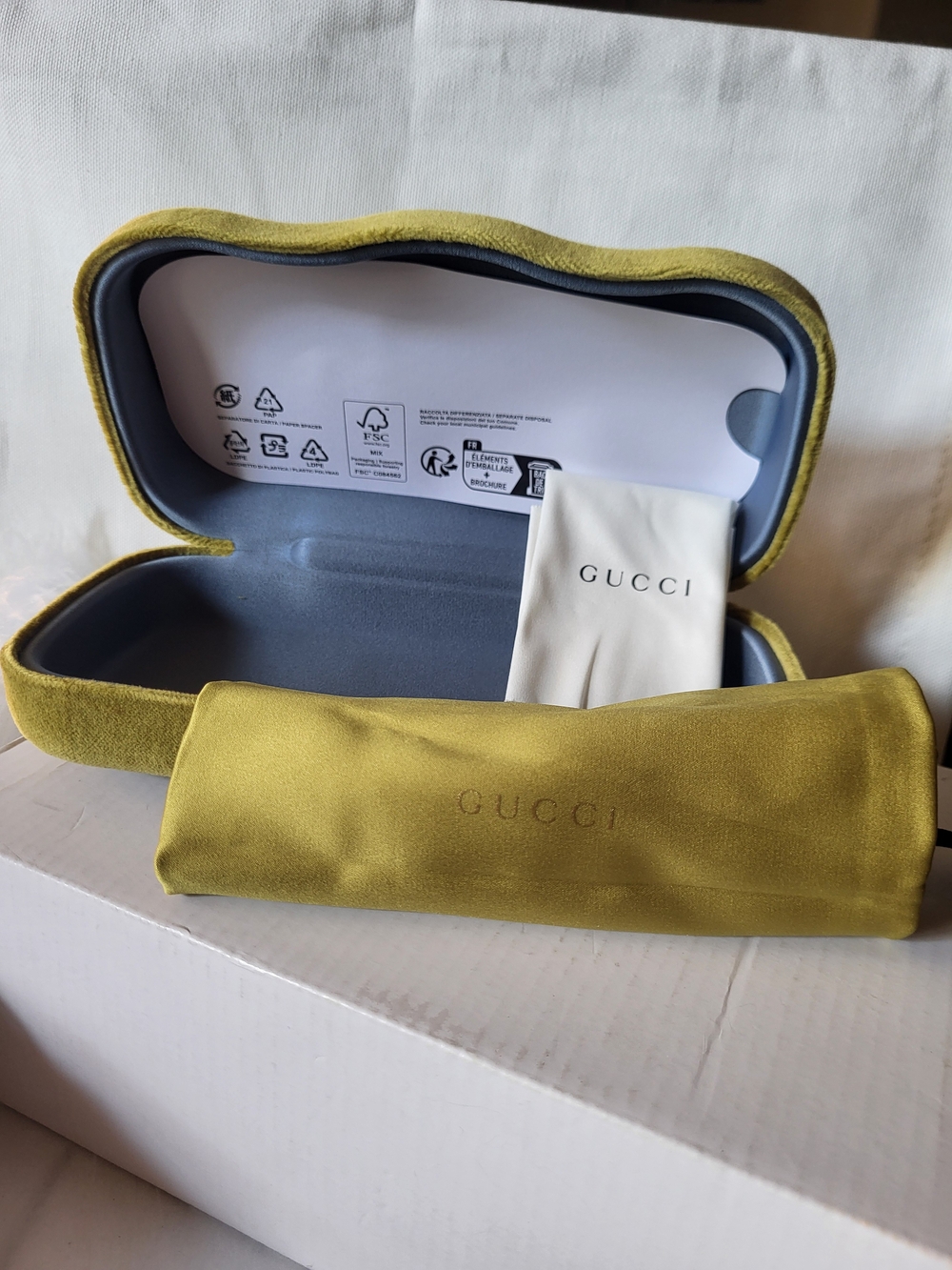 Gucci Men's/ Women Eyewear Case and Soft Pouch in Yellow-Green. #Gucg001